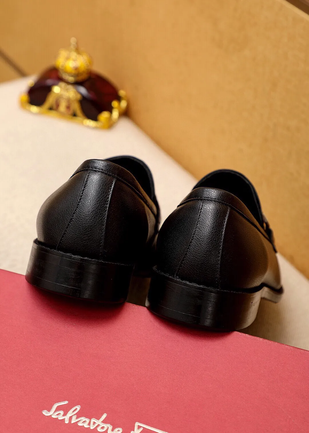 Men's shoes 💰400 💐 Product trademark: Ferragamo "Ferragamo" casual leather shoes Regular size: 39-44 (38.45.46🉑️customized) Product materials: Selected imported calfskin upper + classic hardware buckle, imported pig leather lining. Strong three-dimensional visual effect, non-slip and wear-resistant combination outsole Color: 1⃣️color optional